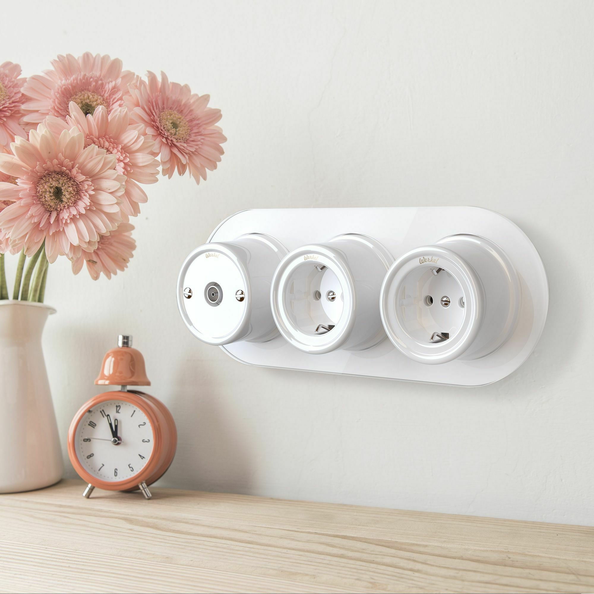 Изображение товара Рамка на 3 поста (Белый) Favorit Runda  W0035101  Retro Werkel