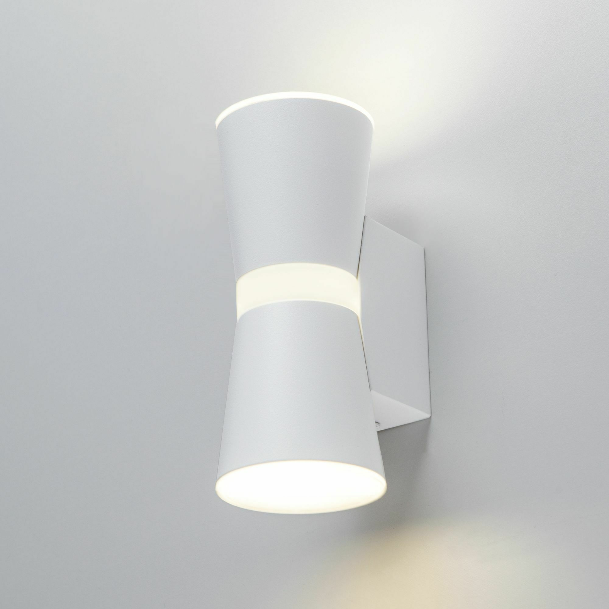 Изображение товара Настенный светодиодный светильник Viare LED MRL LED 1003 белый Elektrostandard