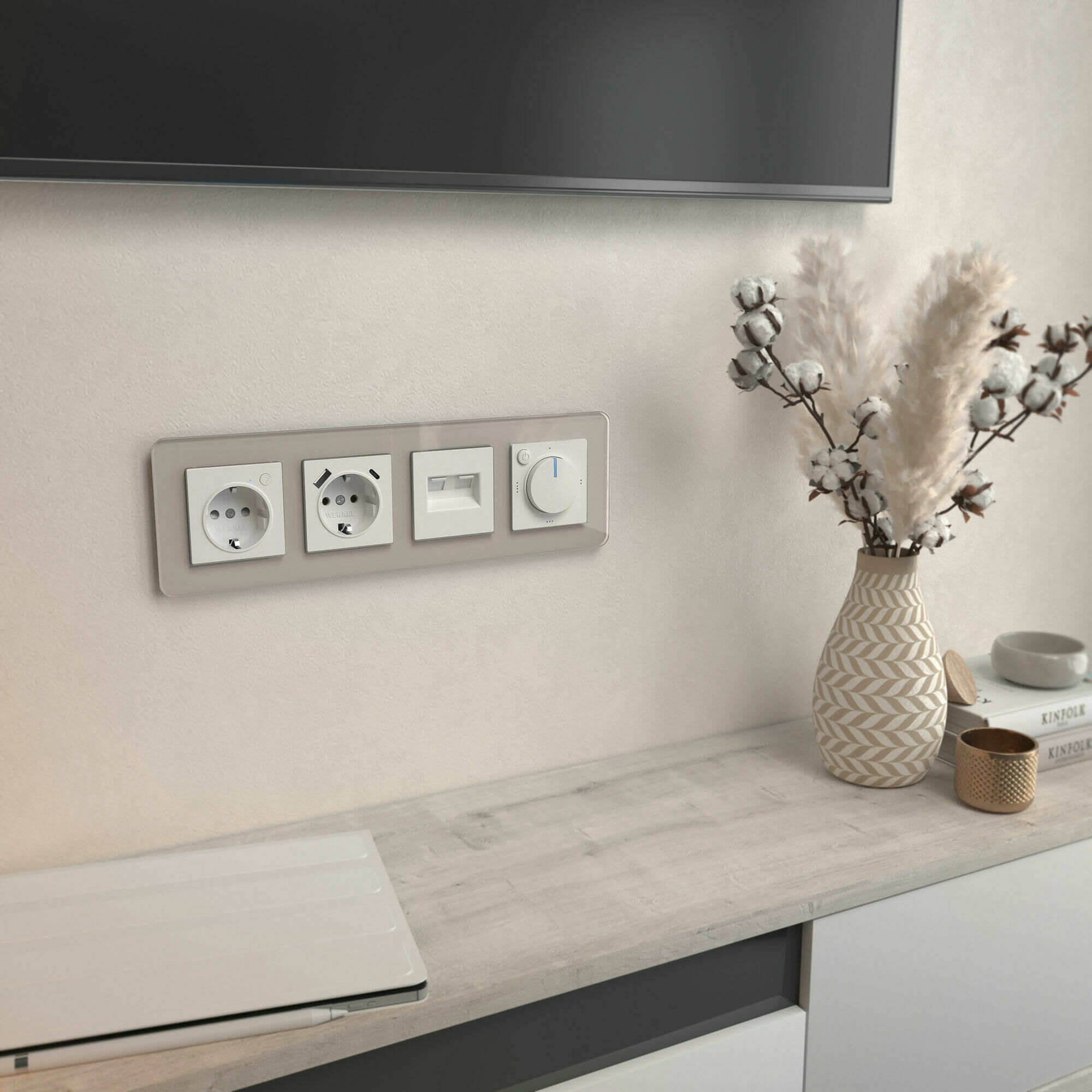 Изображение товара Рамка из стекла на 4 поста Elite дымчатый W0042417 Werkel