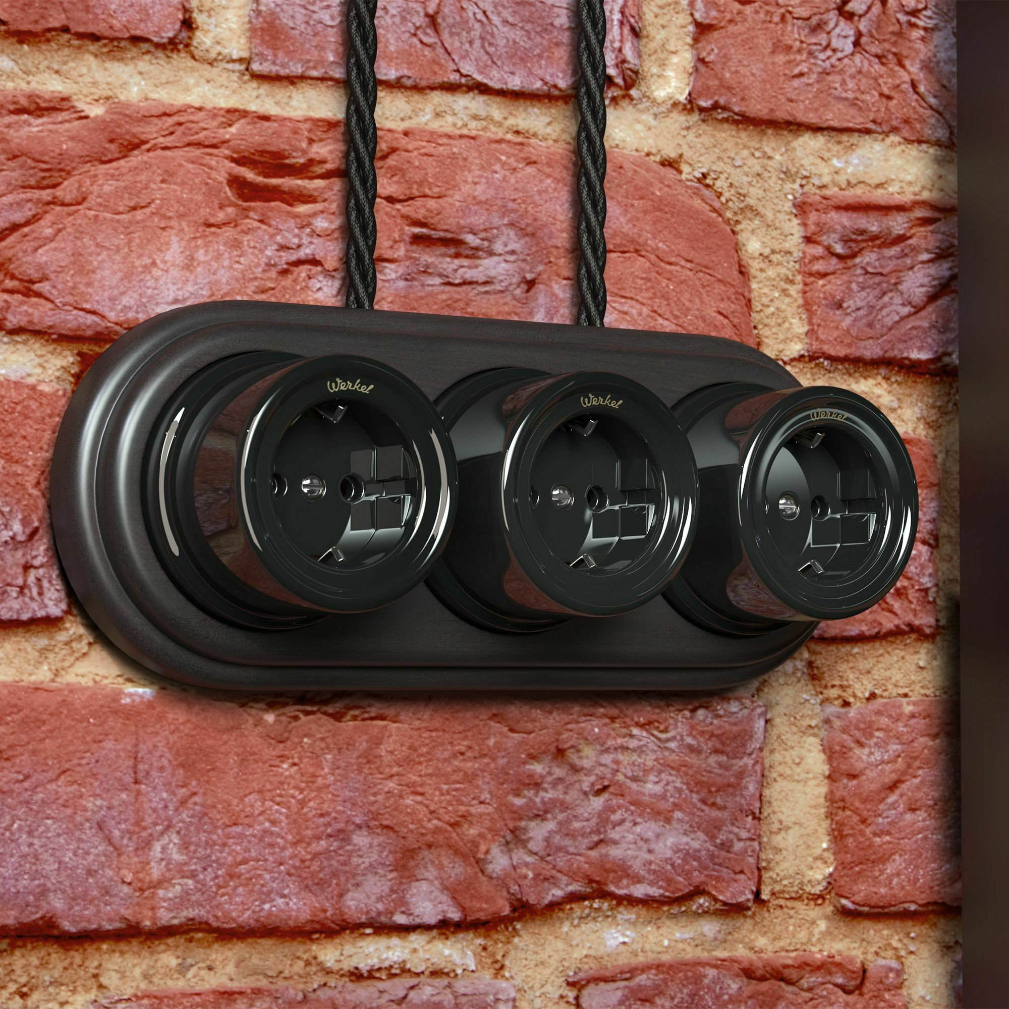 Изображение товара Розетка с заземлением (чёрный) Ретро W5671008  Retro Werkel