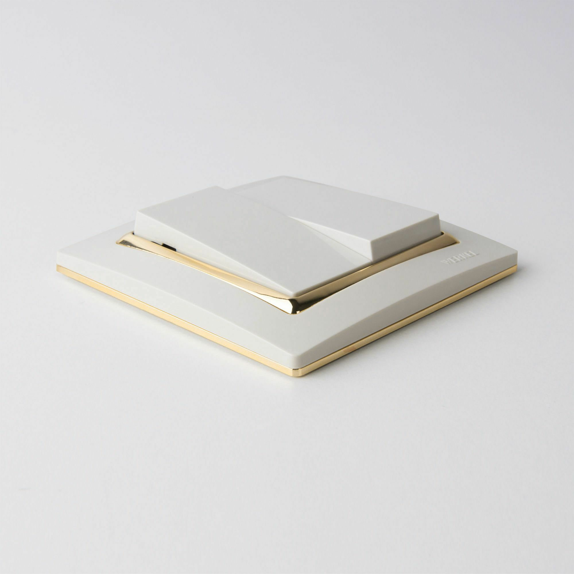 Изображение товара Рамка на 1 пост Snabb (слоновая кость/золото) W0011932 Werkel