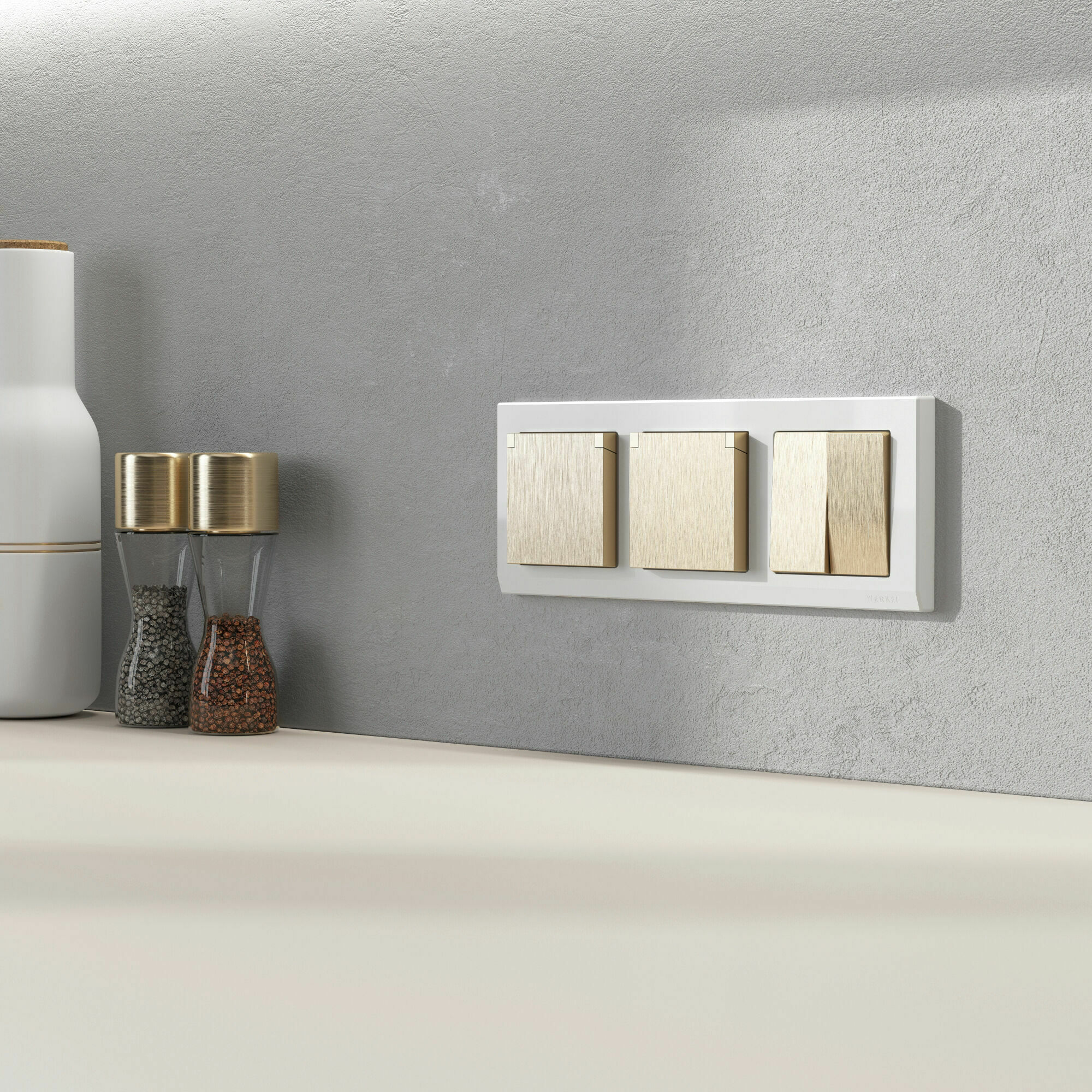 Изображение товара Розетка одинарная, с заземлением, шторками и крышкой (шампань рифленый) W1171210 Werkel