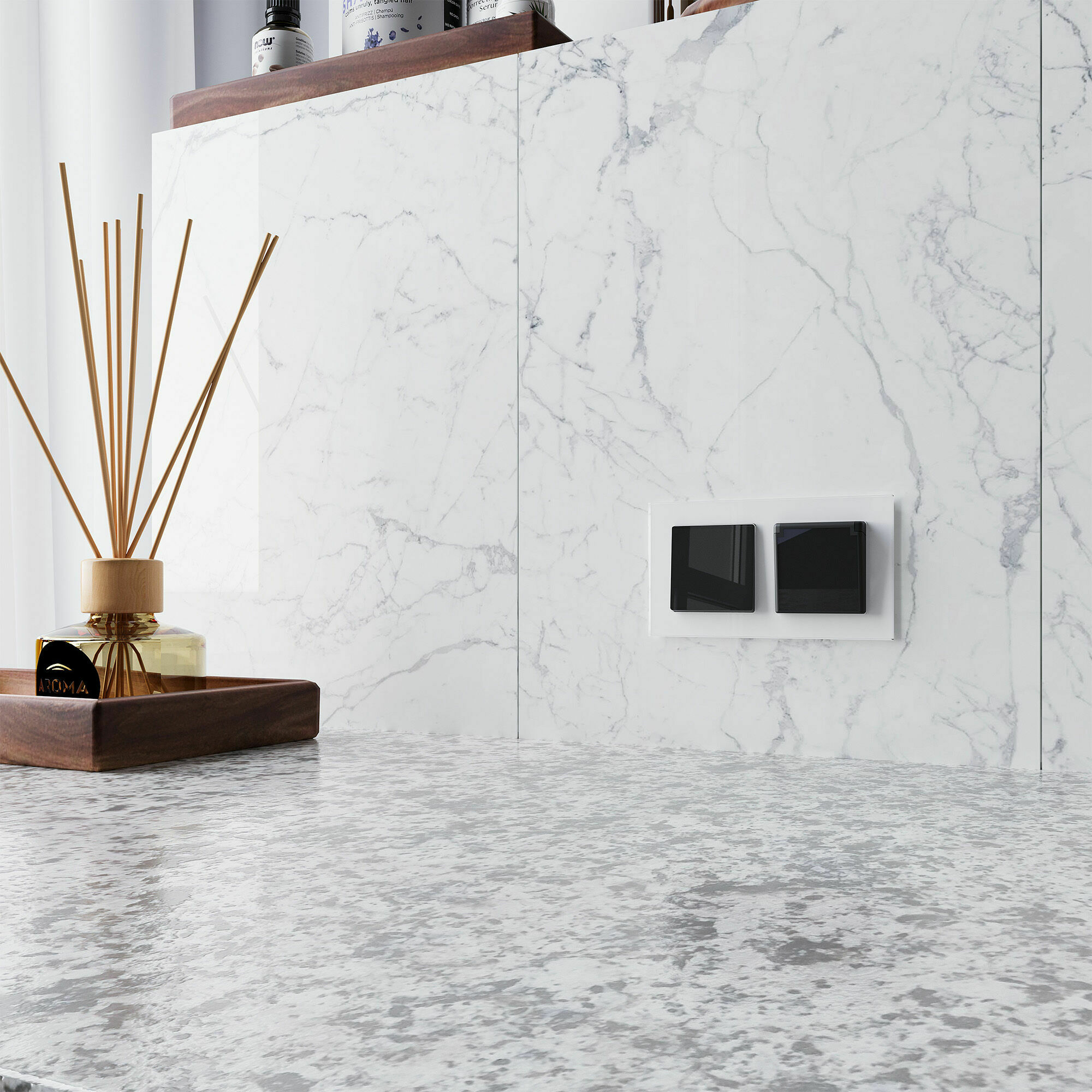 Изображение товара Розетка одинарная, с заземлением, шторками и крышкой (чёрный акрил) W1171248