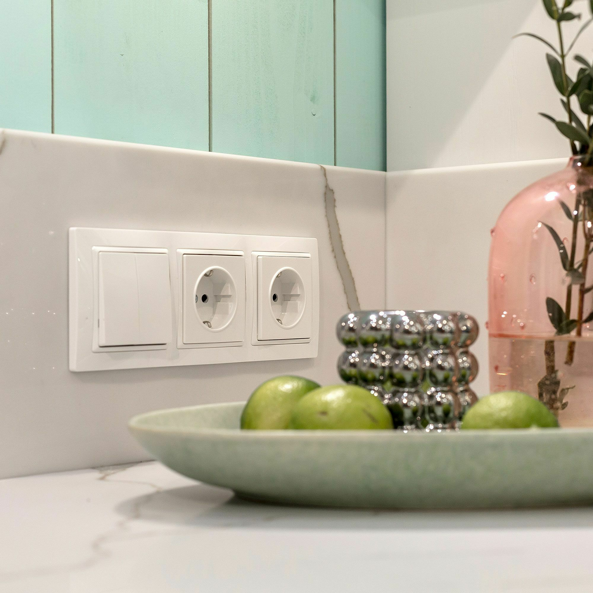 Изображение товара W0032001/ Рамка на 3 поста Snabb basic (белый) Werkel