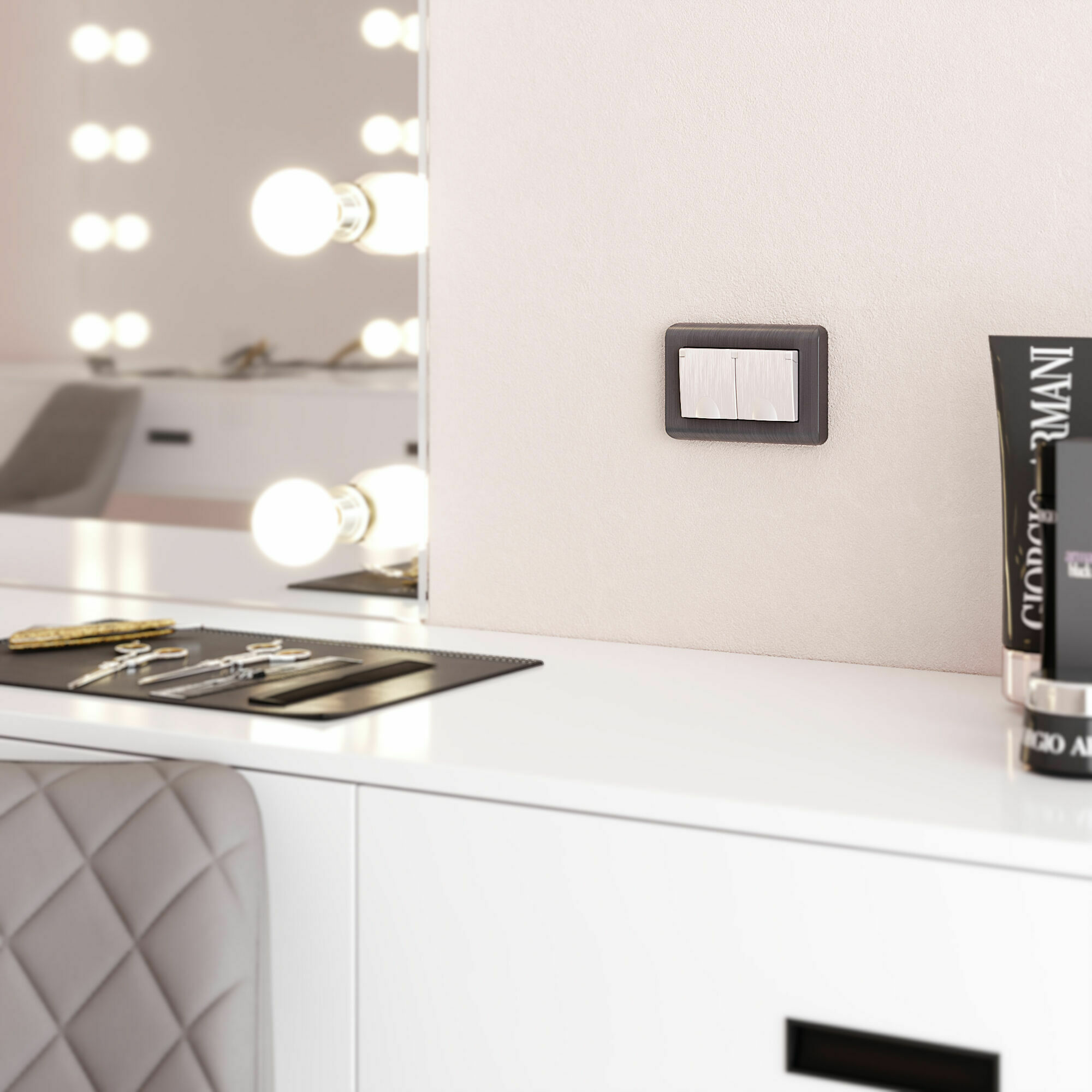 Изображение товара Розетка двойная, с заземлением, со шторками и крышками, влагозащищенная, (перламутровый рифленый) W1172213 Werkel