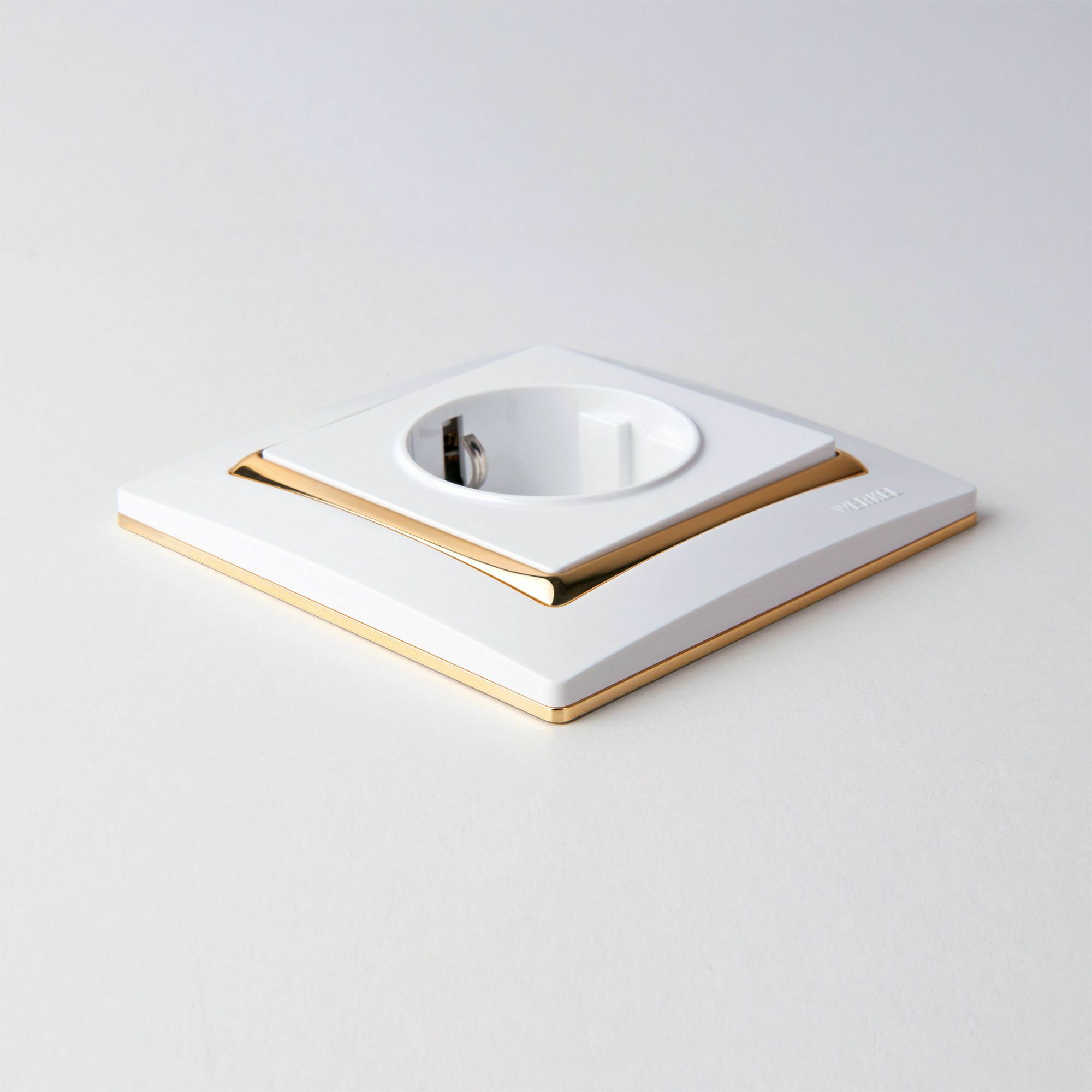 Изображение товара Рамка на 1 пост Snabb (белый/золото) W0011933 Werkel