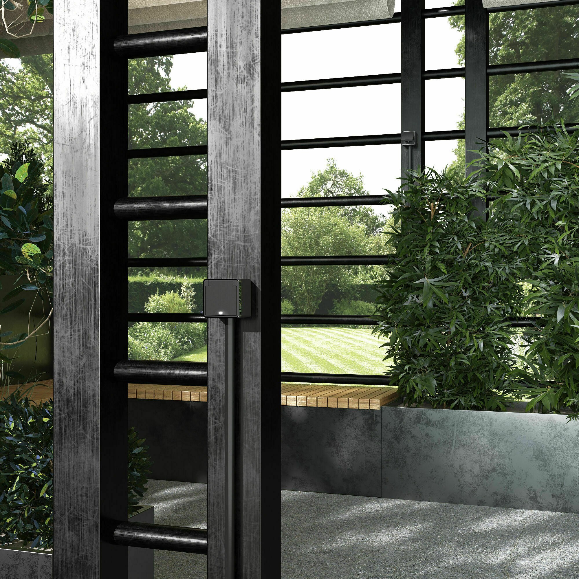 Изображение товара Розетка одинарная, с заземлением, шторками и крышкой (чёрный/хром) W5071235 Gallant Werkel