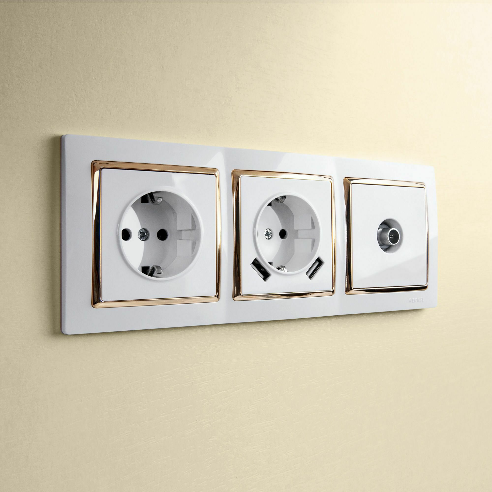 Изображение товара W0031933/ Рамка на 3 поста Snabb (белый/золото) Werkel