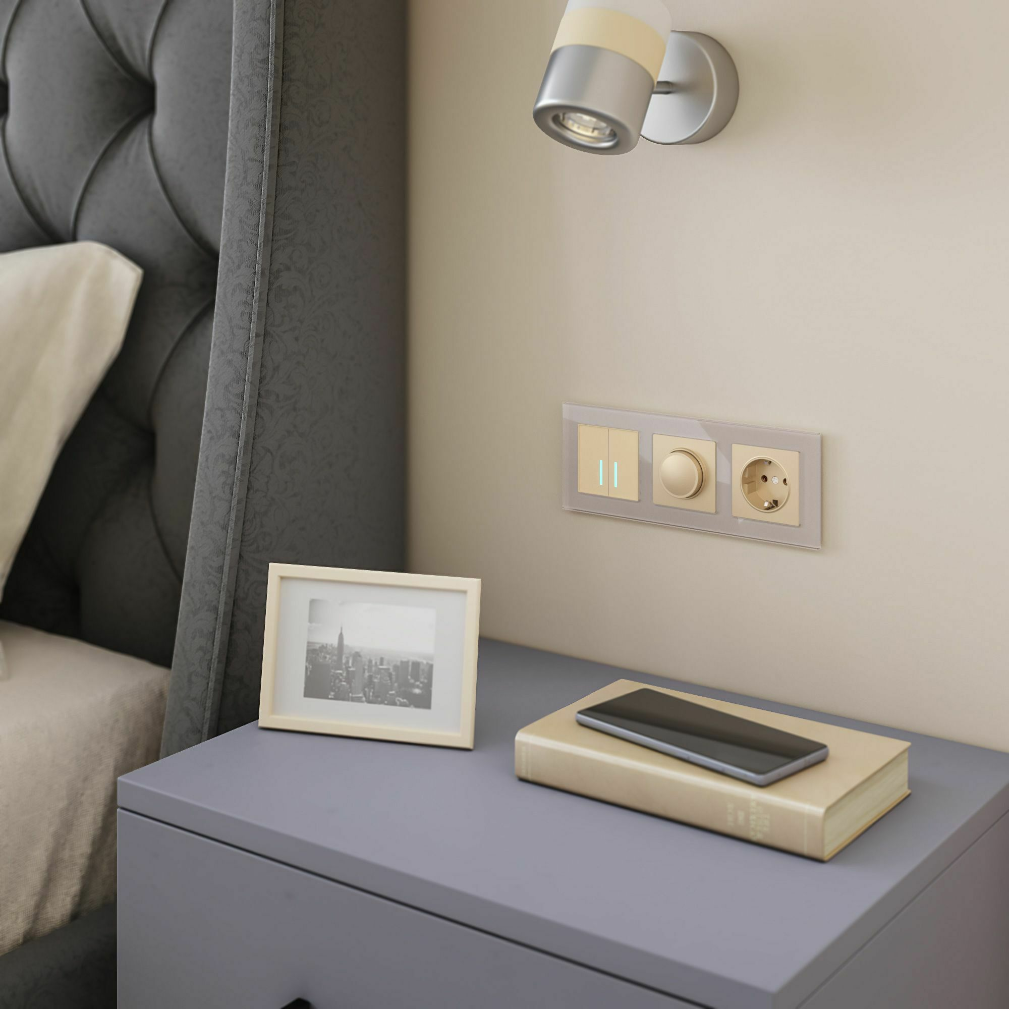 Изображение товара Рамка на 3 поста Favorit (дымчатый,стекло) W0031117 Werkel