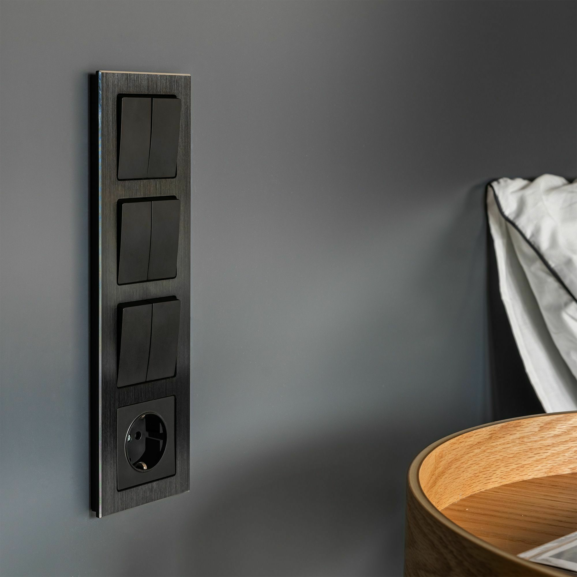 Изображение товара W0041708/ Рамка на 4 поста Aluminium (чёрный алюминий) Werkel