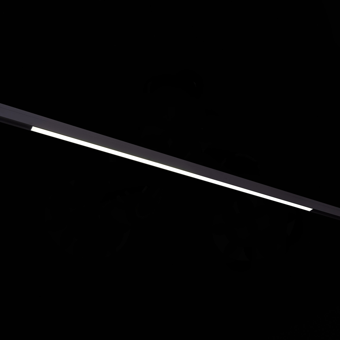 Изображение товара Магнитный трековый светильник чёрный LED 1*40W 3000K ST360.436.40 SKYLINE 48 ST LUCE