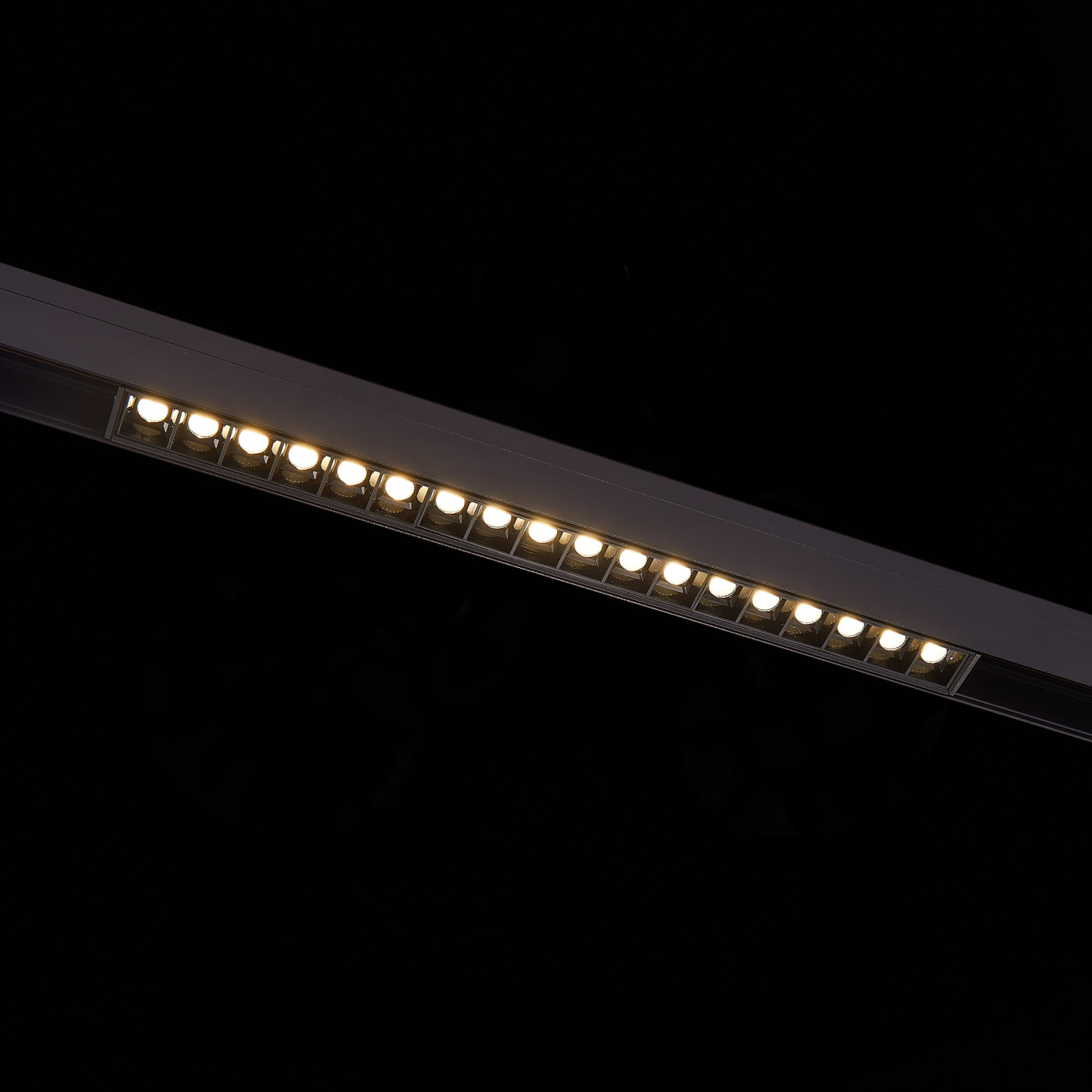Изображение товара Магнитный трековый светильник чёрный LED 1*18W 4000K, ST361.446.18 SKYLINE 48 ST LUCE