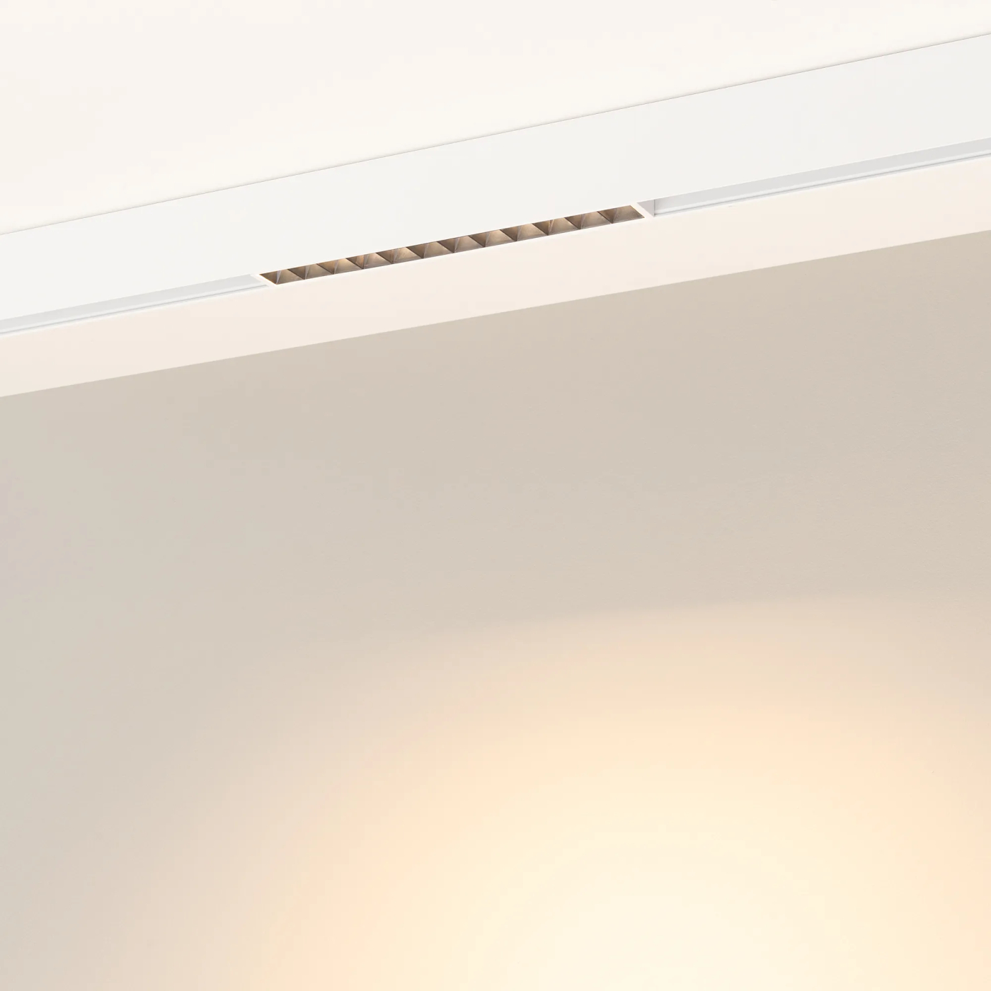 Изображение товара Светильник MAG-ORIENT-LASER-L235-8W Warm3000 (WH, 24 deg, 48V) (Arlight, IP20 Металл, 5 лет) 035846